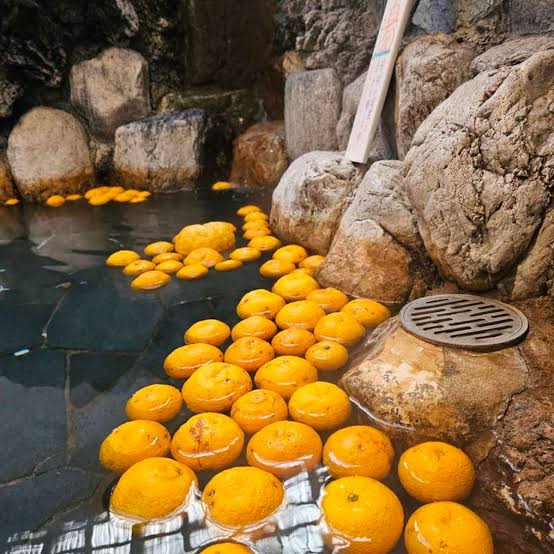 डिसेम्बर २२ ‘तोजी’ र युजु पानीले नुहाउने जापानी चलन